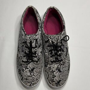 Women’s Atwood low top Vans. Size 9